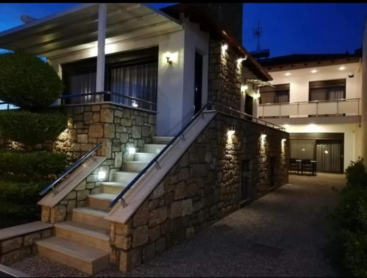 Villa Stratos A Паралия-Дионисиу Апартаменты