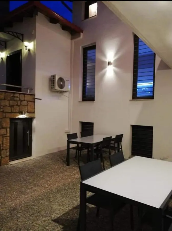 Villa Stratos A Паралия-Дионисиу Апартаменты