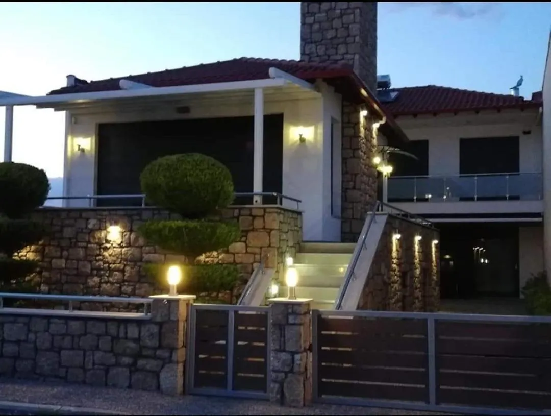 Villa Stratos A Паралия-Дионисиу Апартаменты